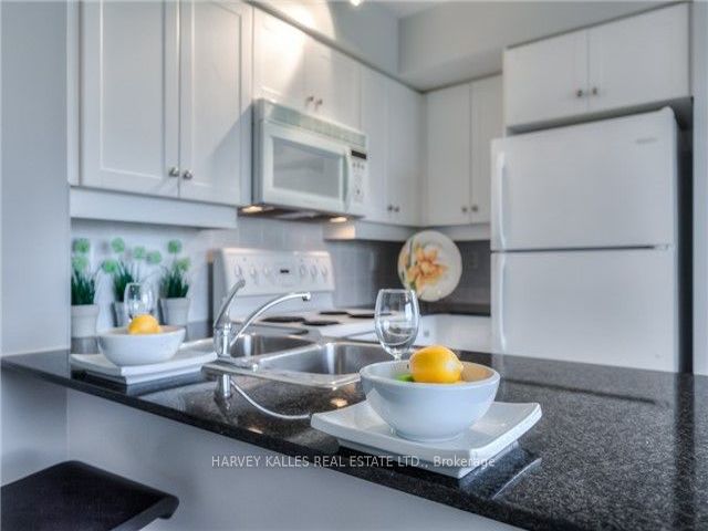 703 - 19 Barberry Pl