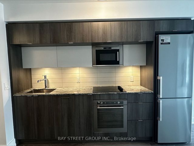 921 - 585 Bloor St E