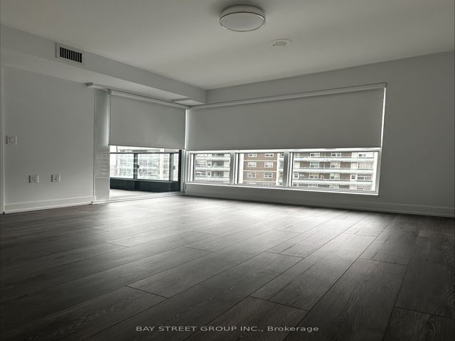 921 - 585 Bloor St E