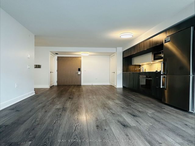 921 - 585 Bloor St E