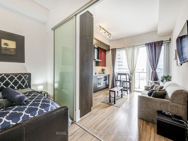 922 - 20 John St
