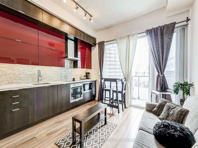 922 - 20 John St