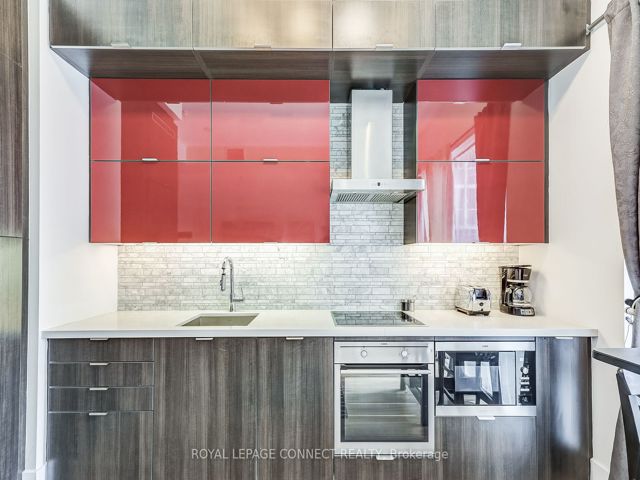 922 - 20 John St