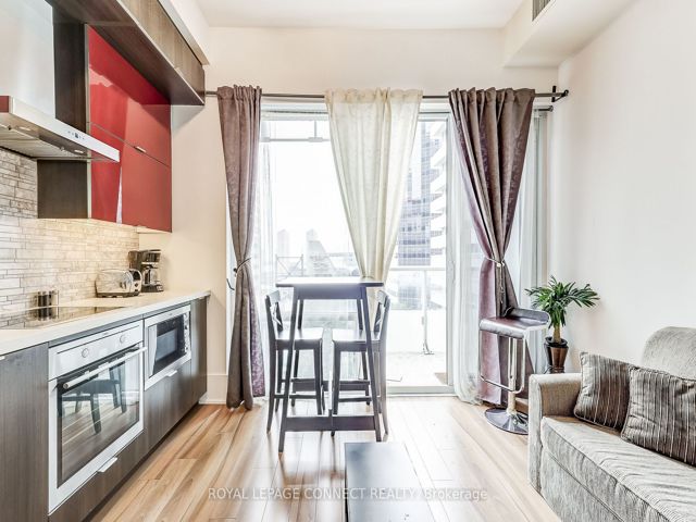 922 - 20 John St