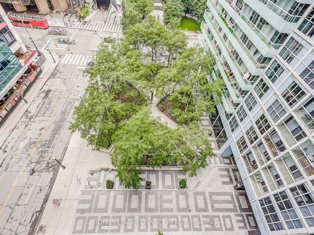 922 - 20 John St