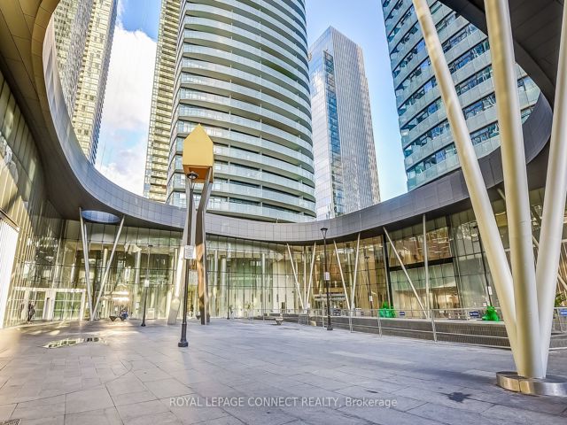 922 - 20 John St