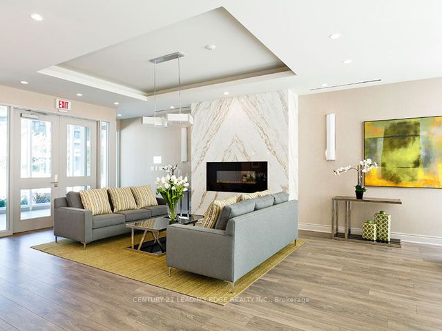 653 - 525 Wilson Ave