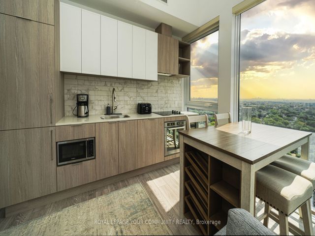 Ph06 - 2020 Bathurst St N