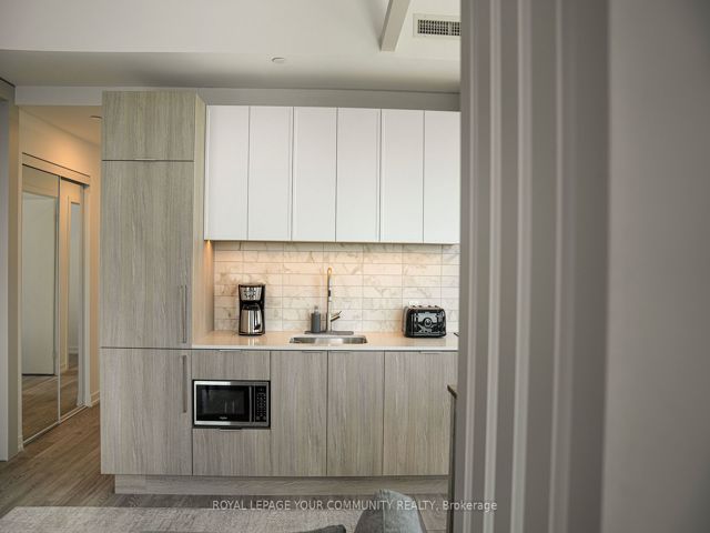 Ph06 - 2020 Bathurst St N