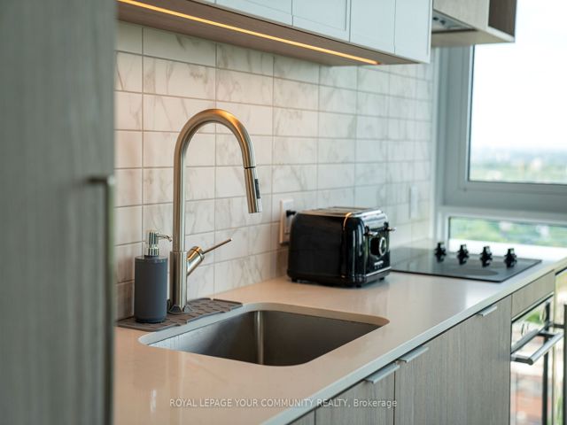 Ph06 - 2020 Bathurst St N
