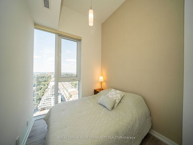 Ph06 - 2020 Bathurst St N