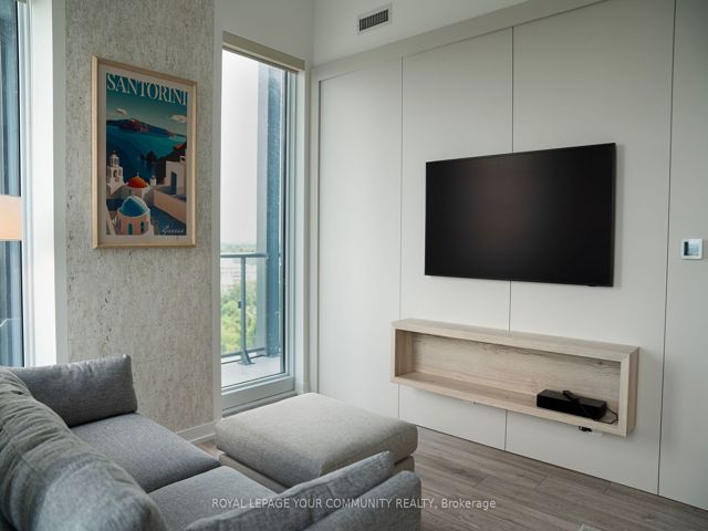 Ph06 - 2020 Bathurst St N