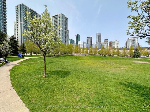 1112 - 30 Harrison Garden Blvd