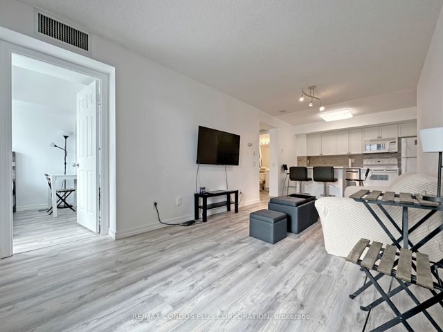 1112 - 30 Harrison Garden Blvd