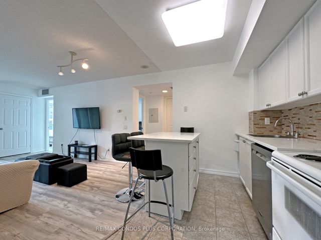 1112 - 30 Harrison Garden Blvd