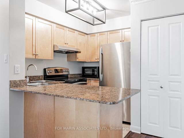 366 - 313 Richmond St E