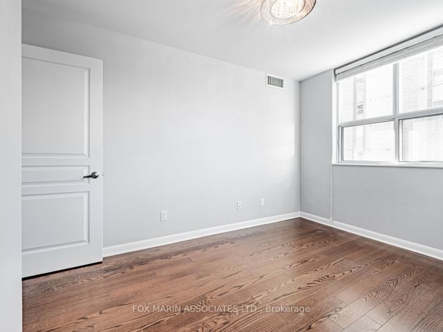 366 - 313 Richmond St E
