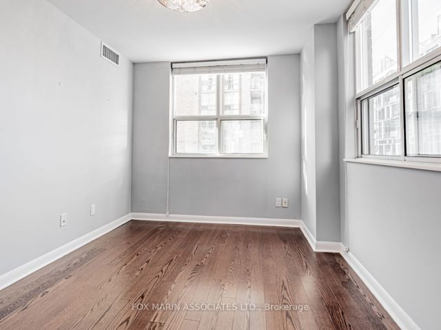 366 - 313 Richmond St E