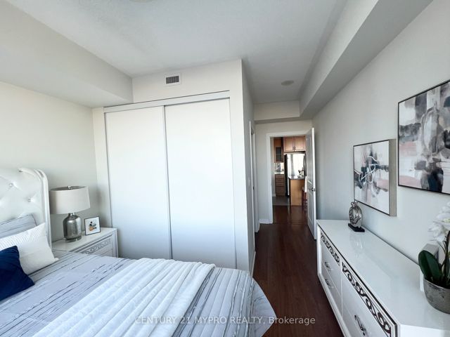 2109 - 18 Yorkville Ave