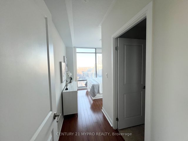 2109 - 18 Yorkville Ave