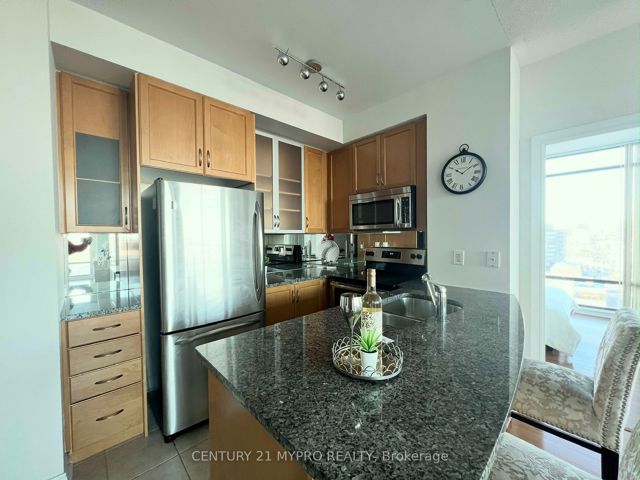 2109 - 18 Yorkville Ave