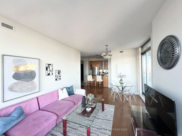 2109 - 18 Yorkville Ave