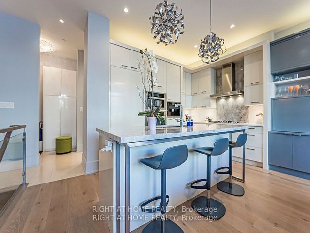 3E - 36 Hazelton Ave