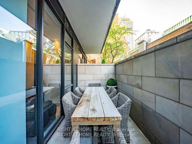 3E - 36 Hazelton Ave
