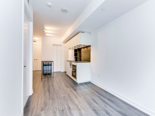 1116 - 77 Shuter St