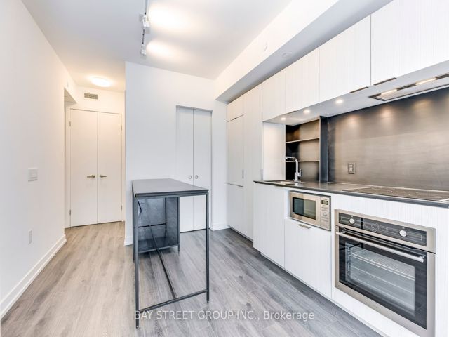 1116 - 77 Shuter St