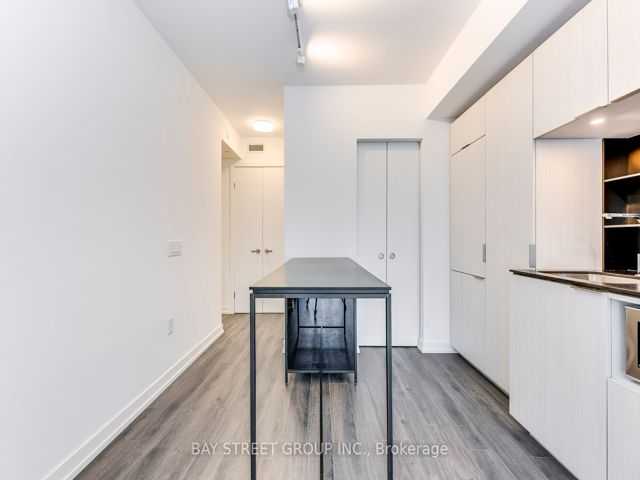 1116 - 77 Shuter St