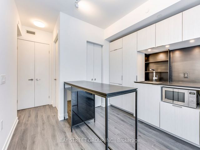 1116 - 77 Shuter St