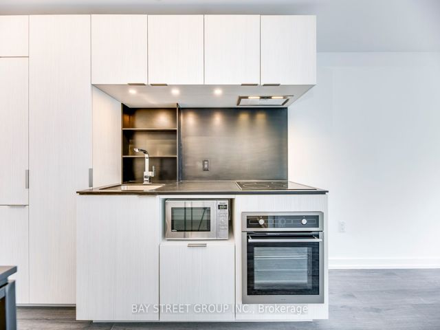 1116 - 77 Shuter St