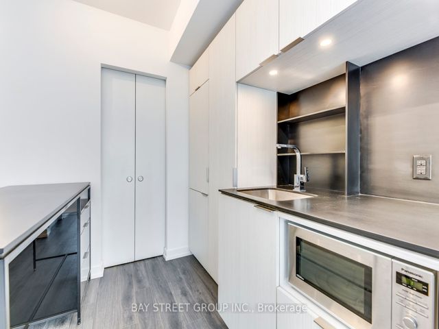 1116 - 77 Shuter St