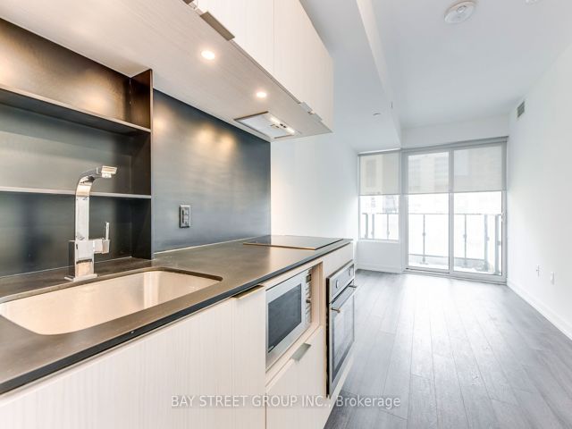1116 - 77 Shuter St