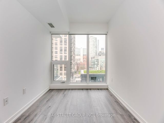 1116 - 77 Shuter St
