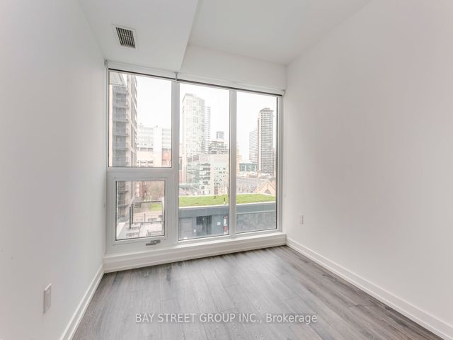 1116 - 77 Shuter St