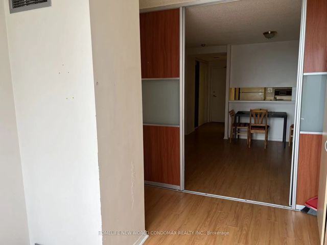 1015 - 7 Bishop Ave