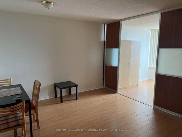 1015 - 7 Bishop Ave