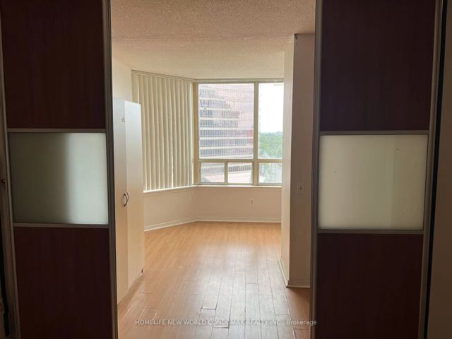 1015 - 7 Bishop Ave