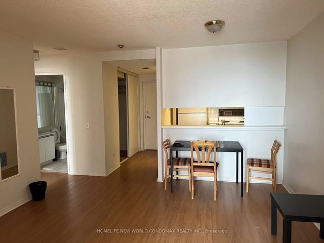1015 - 7 Bishop Ave
