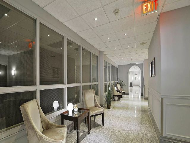 1015 - 7 Bishop Ave