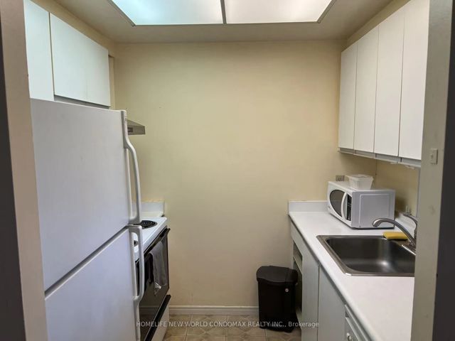 1015 - 7 Bishop Ave