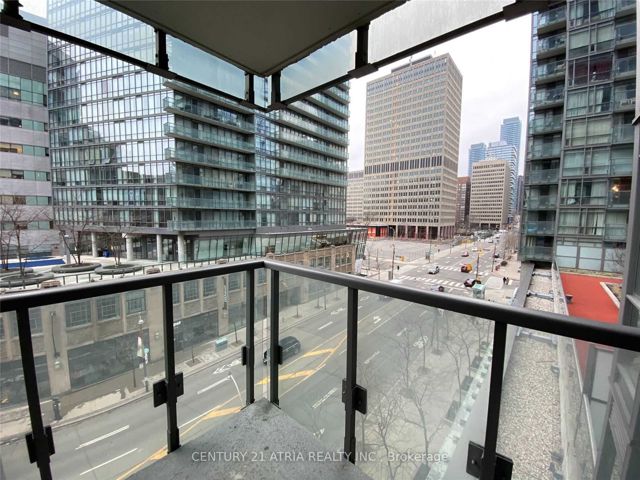 402 - 38 Grenville St
