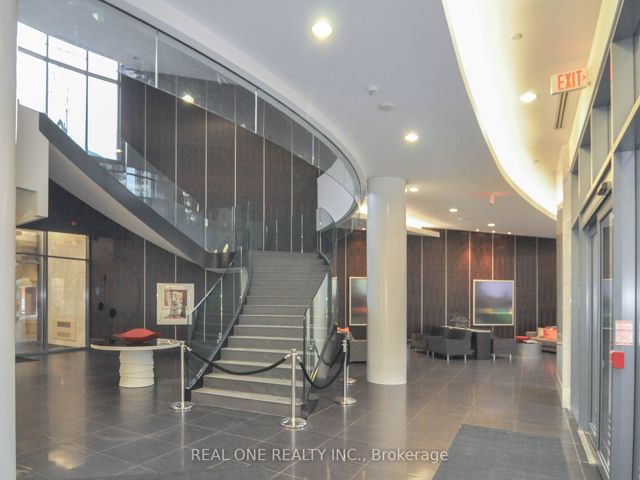 2001 - 5162 Yonge St