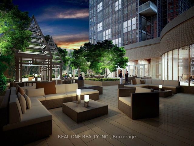 2001 - 5162 Yonge St