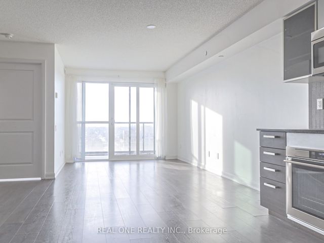2001 - 5162 Yonge St