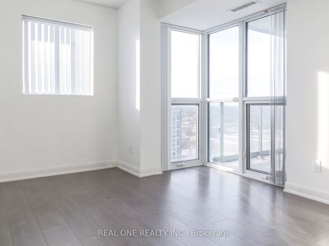 2001 - 5162 Yonge St