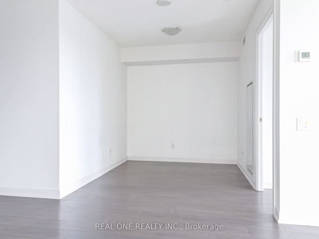 2001 - 5162 Yonge St