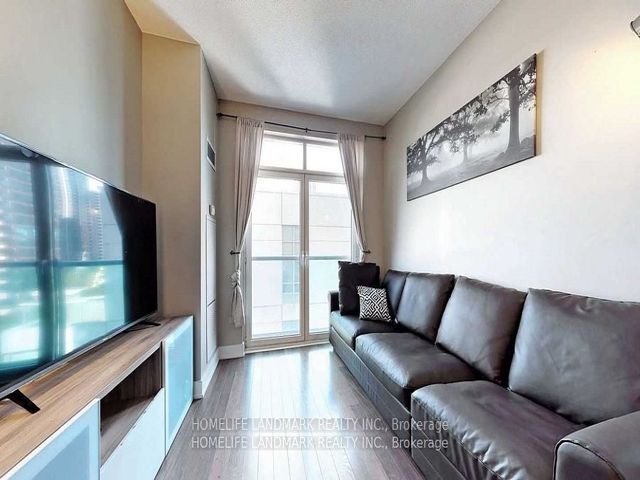 902 - 120 Homewood Ave